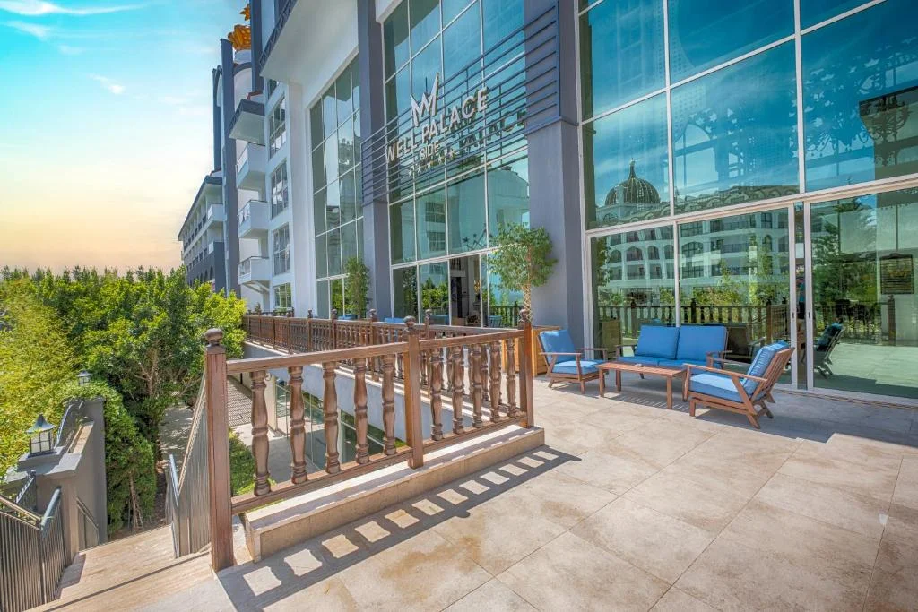 Well Palace Side - Fotoja 2