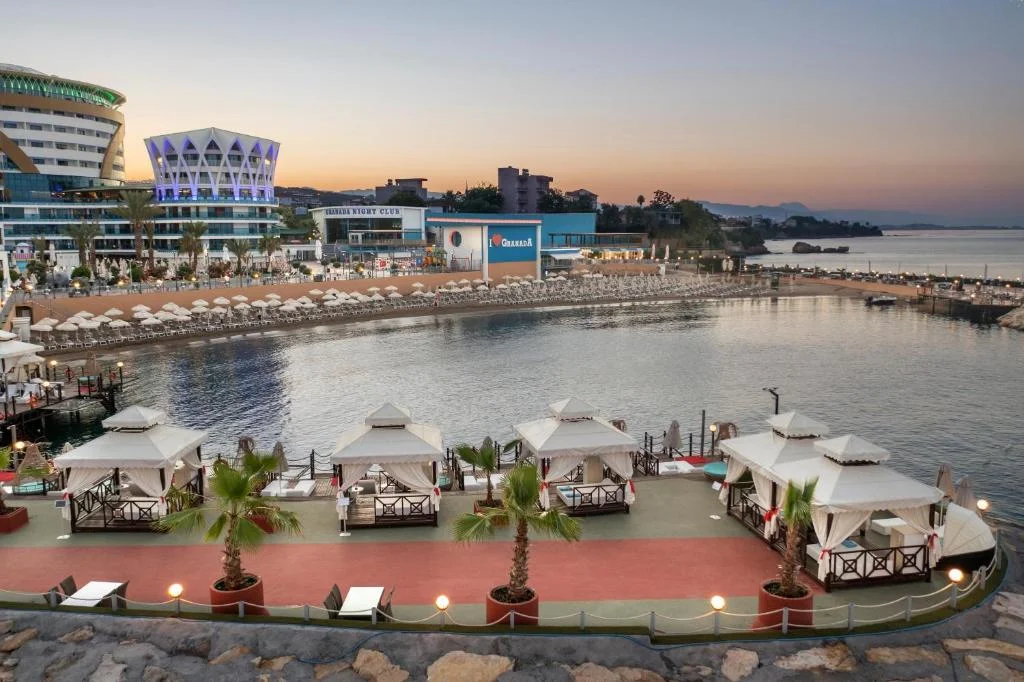 Granada Luxury Okurcalar