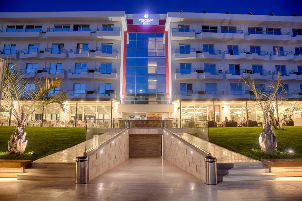 Premium Beach Golem